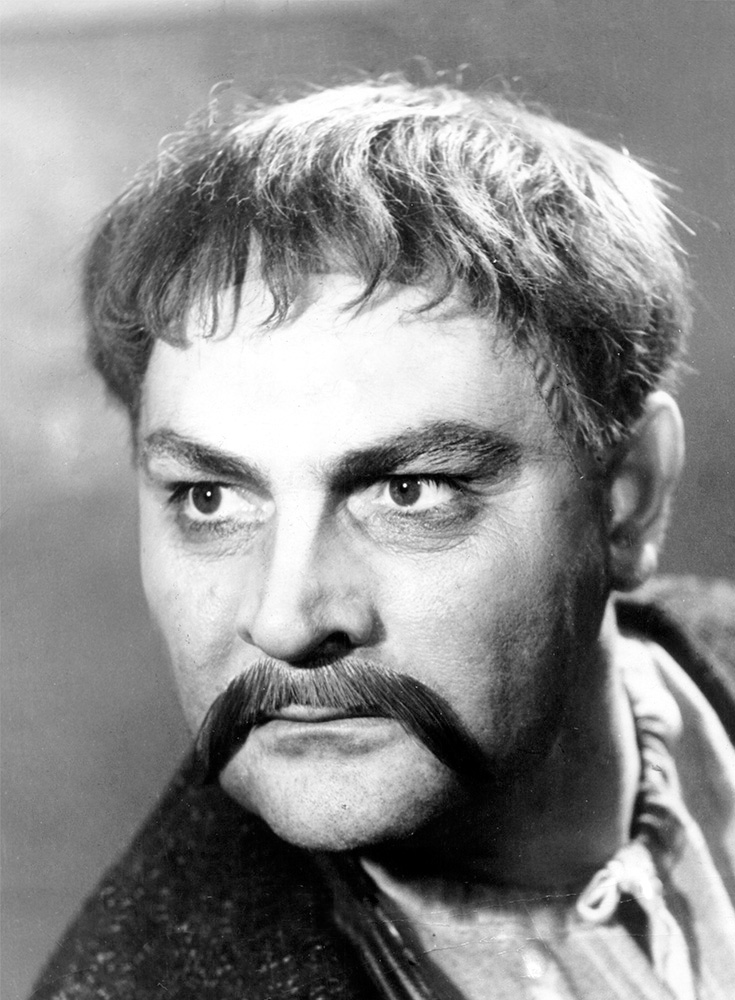 О. Луценко у ролі Залізняка у виставі «Гайдамаки» за Т. Шевченком